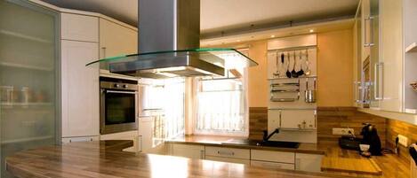 Fridge, oven, dishwasher, highchair