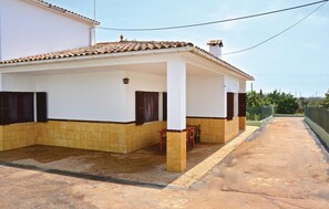 Outdoor dining - Beach front home in Porto Cristo (Porto Cristo)