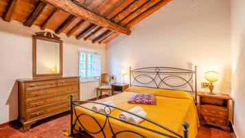 2 Schlafzimmer, Reisekinderbett, kostenloses WLAN, Bettwäsche