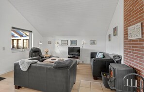 TV, fireplace, DVD player - Pet friendly home in Oksbøl with WiFi (Oksbøl)