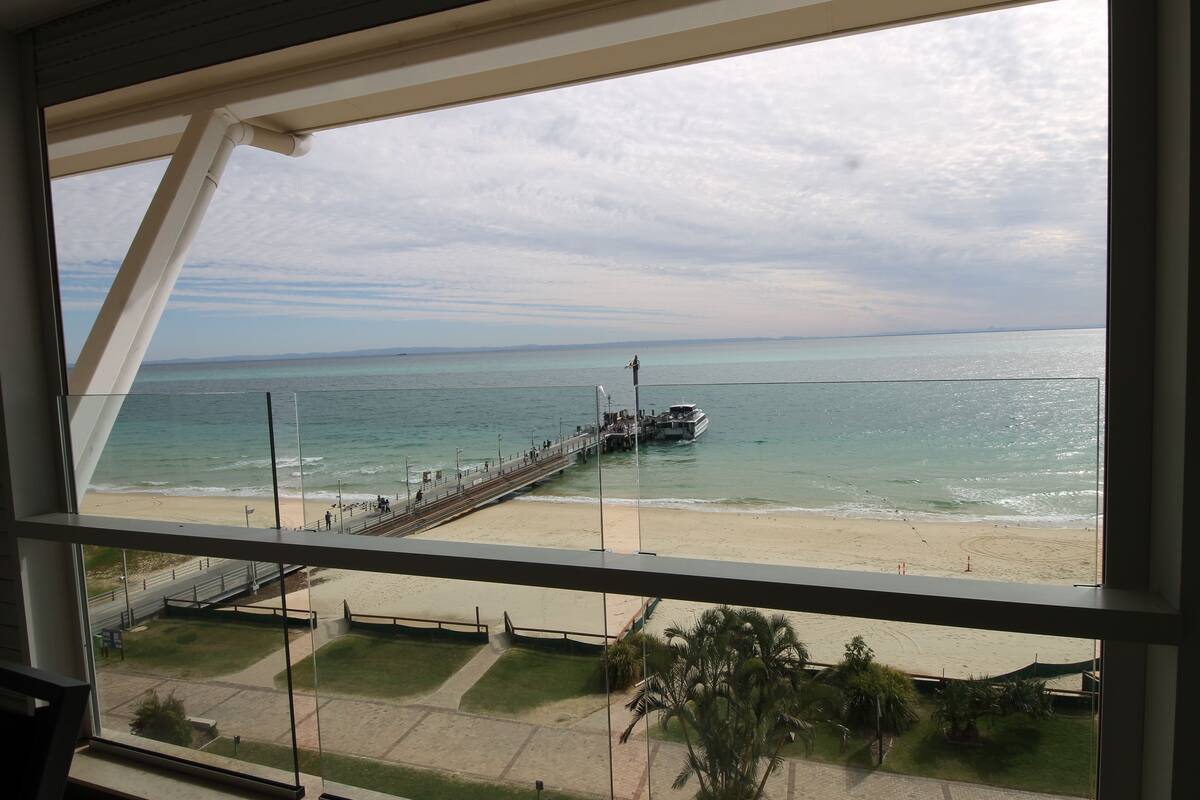 Luxe appartement, Meerdere bedden, uitzicht op het strand | Uitzicht vanaf balkon