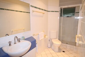 Villa 47 | Bathroom
