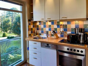 Kühlschrank, Mikrowelle, Ofen, Geschirrspüler