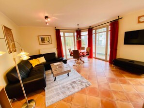 Unclassified image, 2 of 22, button