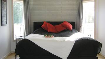4 bedrooms, travel crib, WiFi (free)