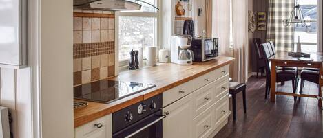 Réfrigérateur, plaque de cuisson, lave-vaisselle, cafetiÚre/bouilloire