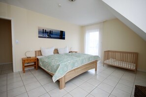 4 Schlafzimmer, Reisekinderbett, WLAN