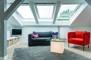 Unclassified image, 2 of 19, button