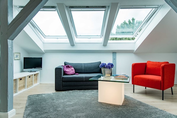 Unclassified image, 1 of 19, button