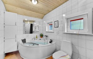 Shower - Awesome home in Ulfborg with sauna (Ulfborg)