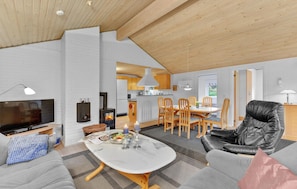 Fernseher, Kamin, DVD-Player, Stereoanlage