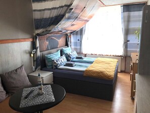 1 bedroom, WiFi, bed sheets