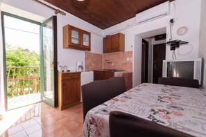 Interior - Holiday apartment only 35 m to the Adriatic Sea (Kukljica)