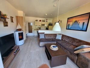 Unclassified image, 3 of 18, button