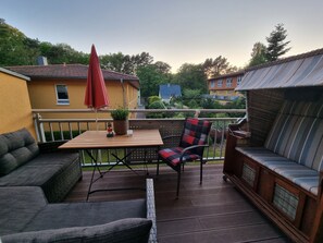 Unclassified image, 4 of 18, button