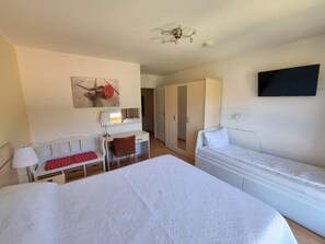 2 makuuhuonetta, työpöytä, Wi-Fi