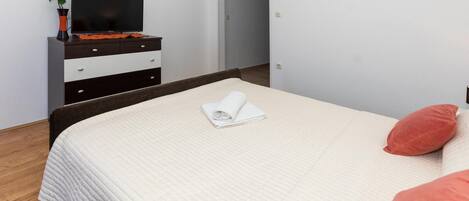 6 bedrooms, travel cot, free WiFi