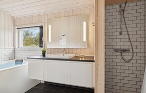 Shower - Beach front home in Fjerritslev with WiFi (Fjerritslev)