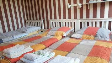 2 bedrooms, bed sheets