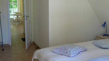 Apartment, Balcony (II - incl. 65 EUR cleaning fee) | Individually decorated, individually furnished, blackout drapes
