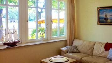 Apartment, Erdgeschoss (I - incl. 75 EUR cleaning fee) | Wohnzimmer | Flachbildfernseher