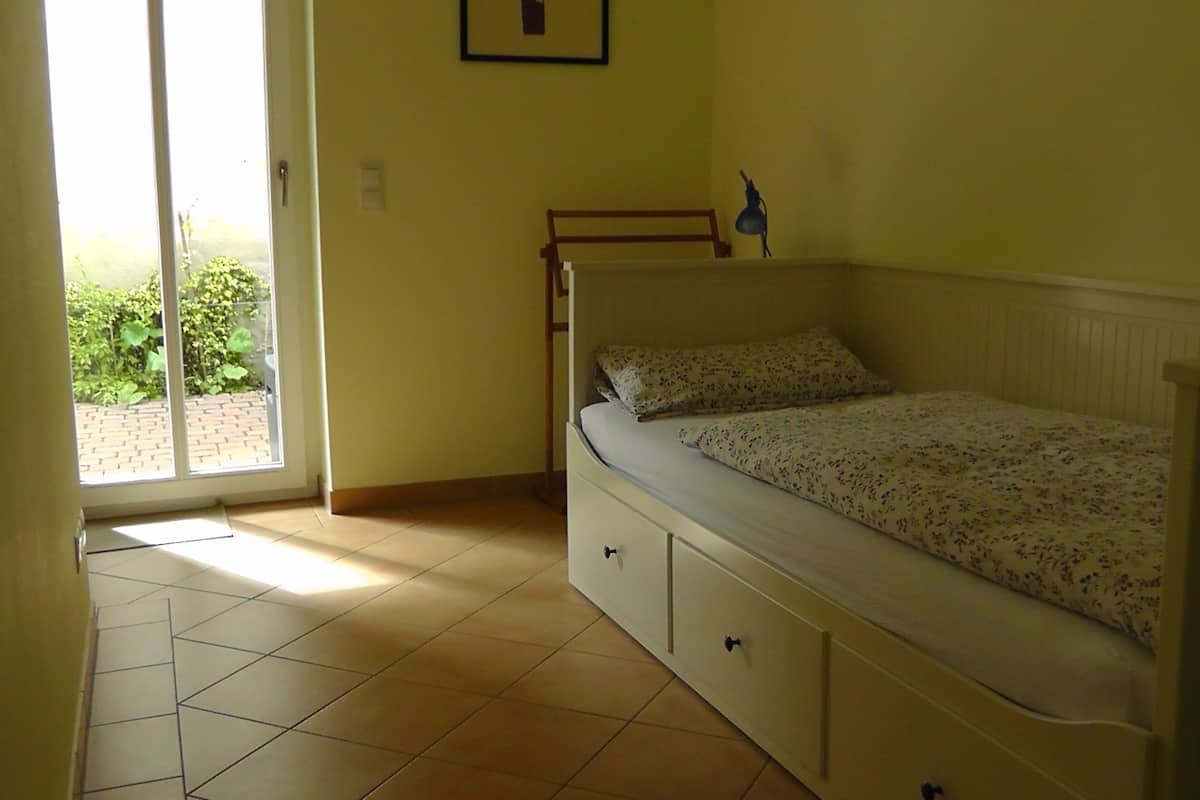 Apartment, Ground Floor (I - incl. 75 EUR cleaning fee) | Individually decorated, individually furnished, blackout drapes