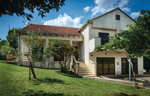 Exterior - 4 bedroom cozy home in Gruda (Gruda)