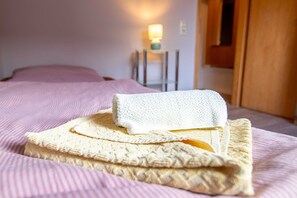 Unclassified image, 5 of 11, button - Single room (20) - Pension Zur Kurve (Prohn)