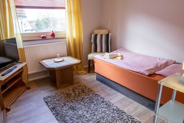 Unclassified image, 1 of 11, button - Single room (20) - Pension Zur Kurve (Prohn)