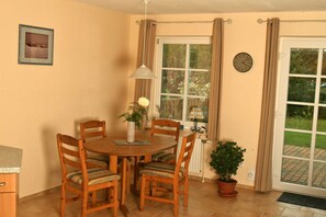 Dining - Apartment downstairs - House Goldhöft 7 (Gelting)