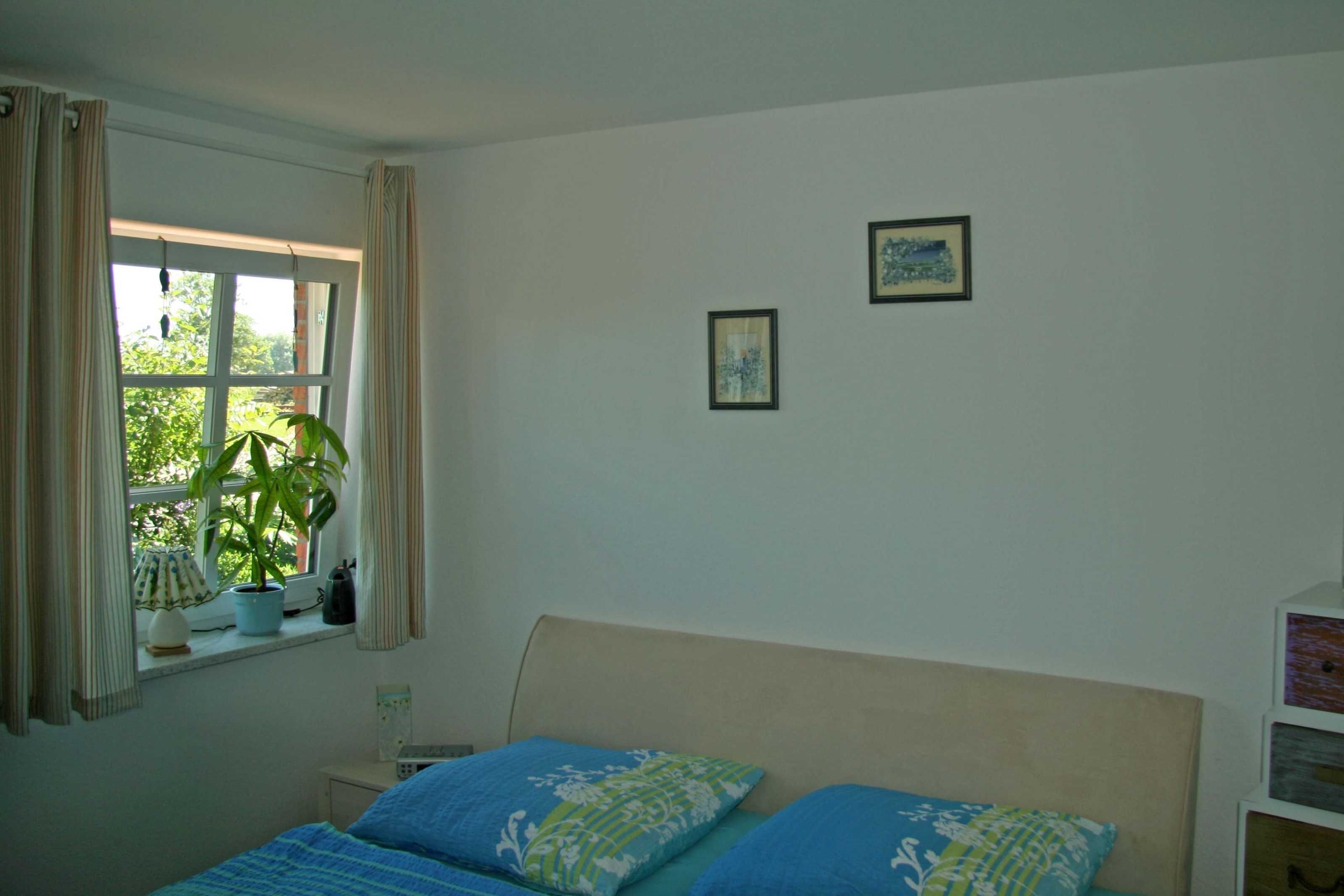 3 bedrooms, travel crib, WiFi, bed sheets