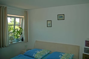 3 bedrooms, travel cot, WiFi, bed sheets - Apartment downstairs - House Goldhöft 7 (Gelting)