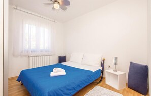 1 chambre, accès au Wi-Fi (inclus), literie fournie