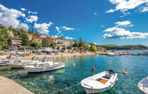 1 bedroom beach front apartment in Smrika