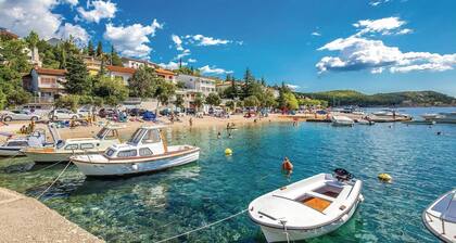 1 bedroom beach front apartment in Smrika