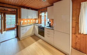Fridge, oven, stovetop, coffee/tea maker