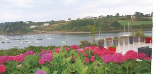 Awesome home in Saint Pabu with sauna