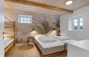 8 bedrooms, travel crib, free WiFi