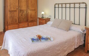 3 Schlafzimmer, Reisekinderbett, kostenloses WLAN, Bettwäsche