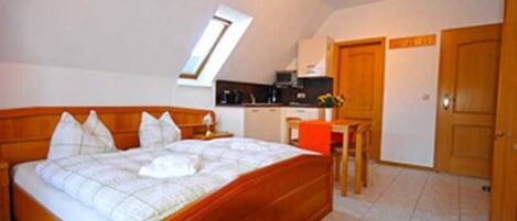 1 bedroom, bed sheets