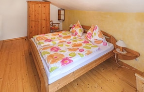 2 chambres, lit de bébé portatif, literie fournie