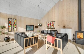 Fernseher, Kamin, DVD-Player, Tischfußball