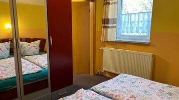 2 bedrooms, iron/ironing board, WiFi, bed sheets