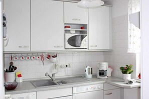 Kühlschrank, Mikrowelle, Ofen, Geschirrspüler