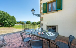 Outdoor dining - Cozy apartment in Poppi AR (Poppi AR)