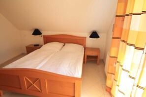 2 Schlafzimmer, Zimmersafe, Bügeleisen/Bügelbrett, Reisekinderbett