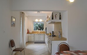 Réfrigérateur, four, plaque de cuisson, lave-vaisselle