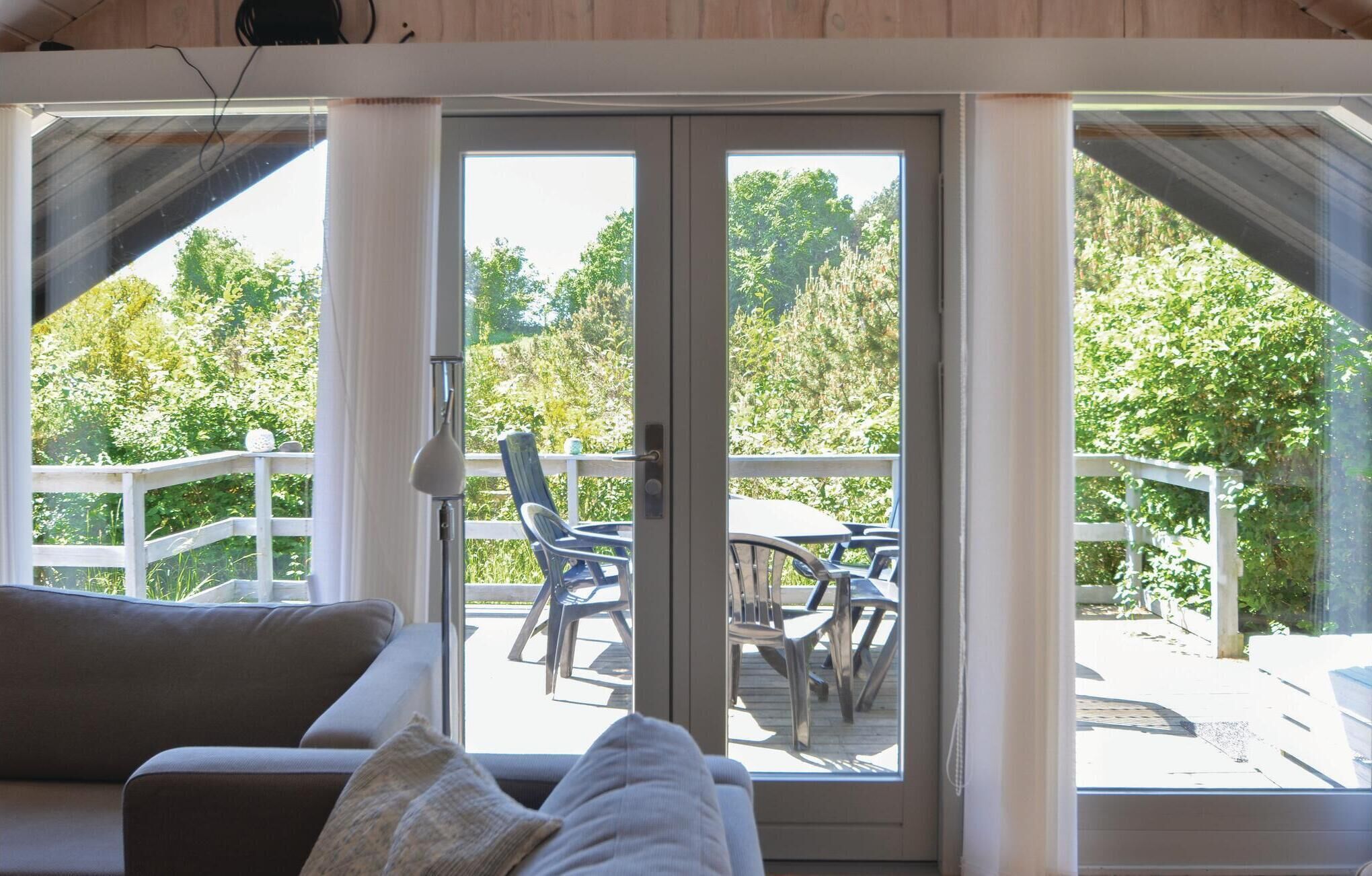 Télévision, cheminée, lecteur de DVD