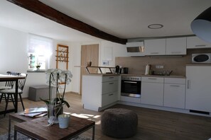 Kylskåp, mikrovågsugn, ugn och diskmaskin
