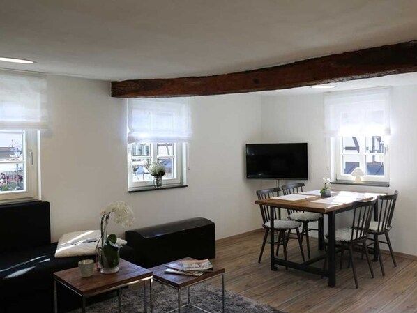 Unclassified image, 1 of 22, button